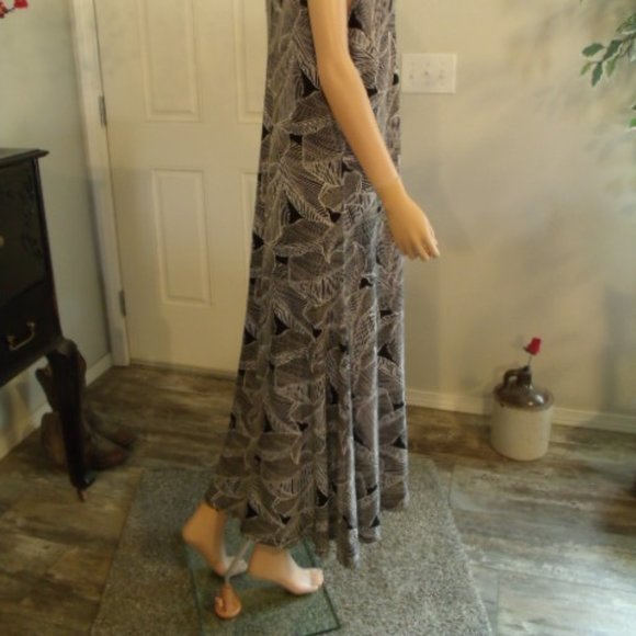 XL Black n White Summer Tank Dress - Picture 3 of 7